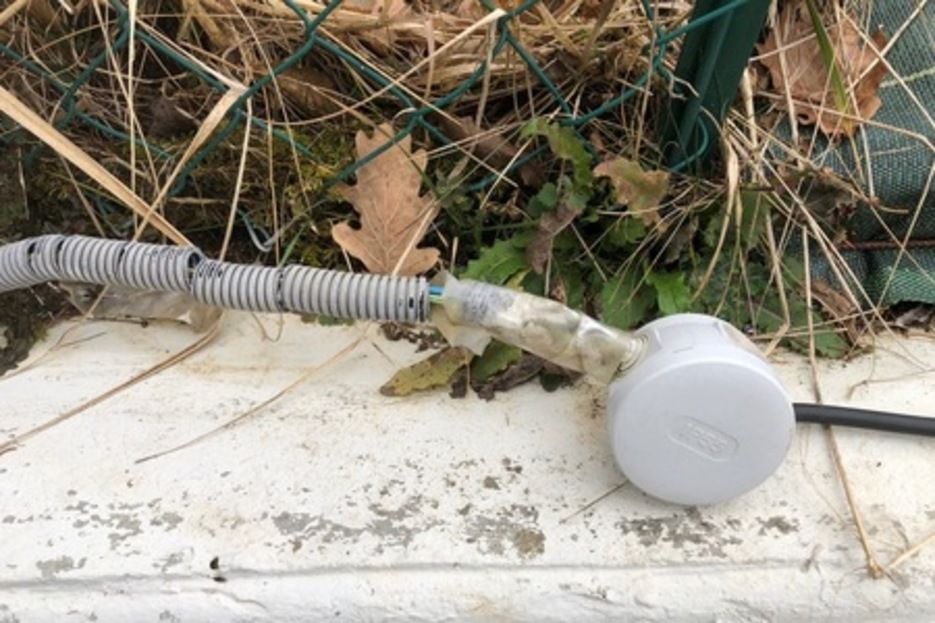 4. Saint Julien : Malfaçon sur gaines électriques extérieur 4. Saint Julien : Malfaçon sur gaines électriques extérieur