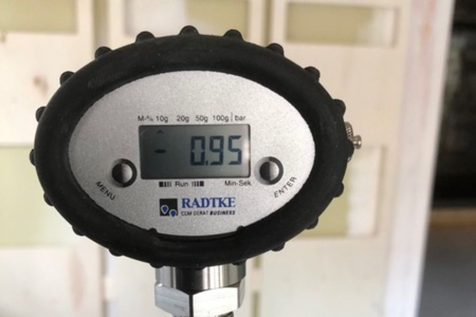 2. Val d'Isère : Tests d'humidité sur chape 2. Val d'Isère : Tests d'humidité sur chape